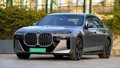 BMW i7